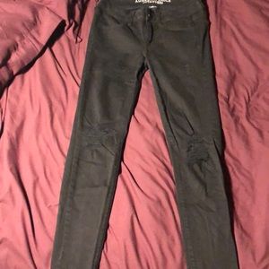 Black distressed jegging